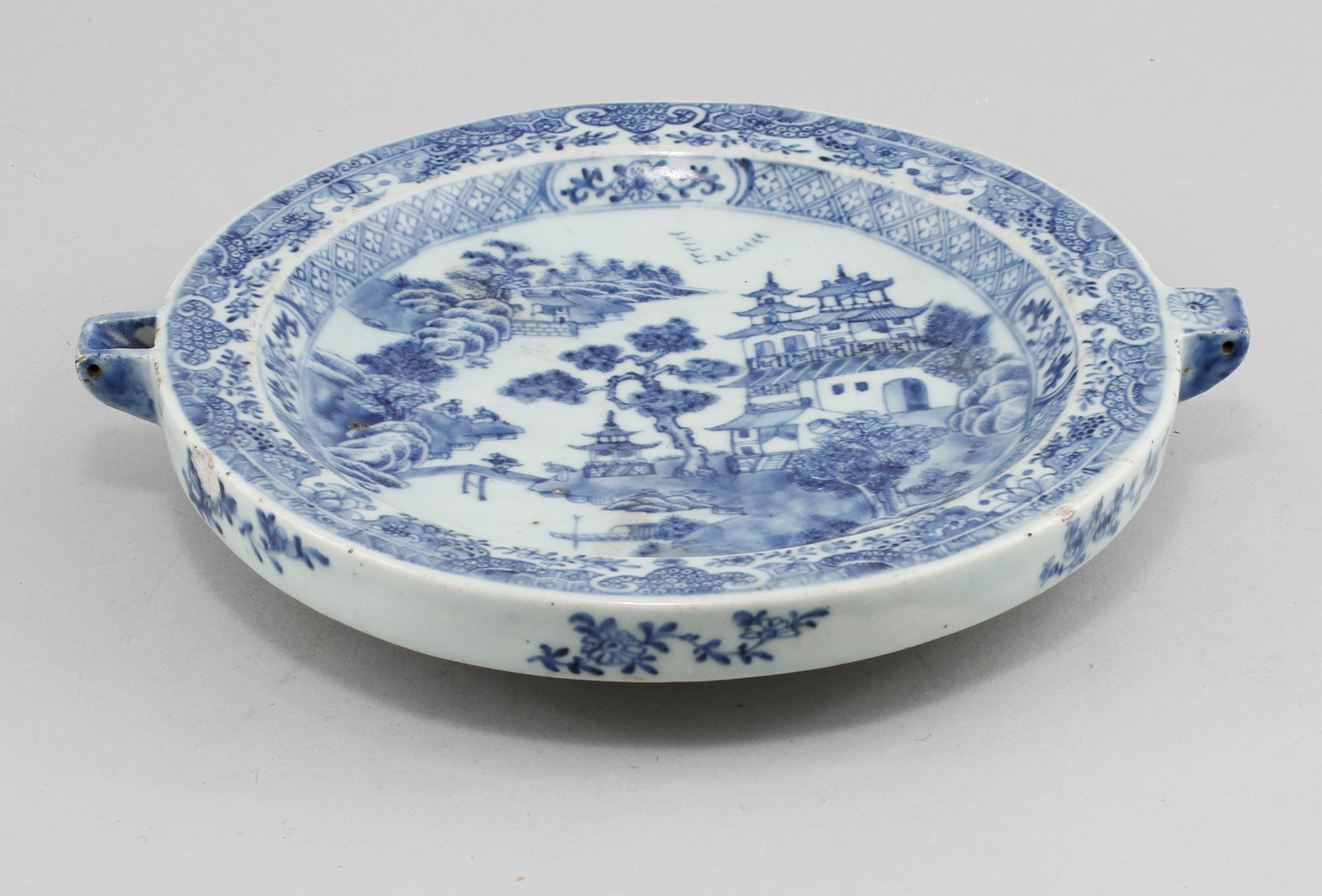 VÄRMEFAT, porslin, Kina, 1800-tal.