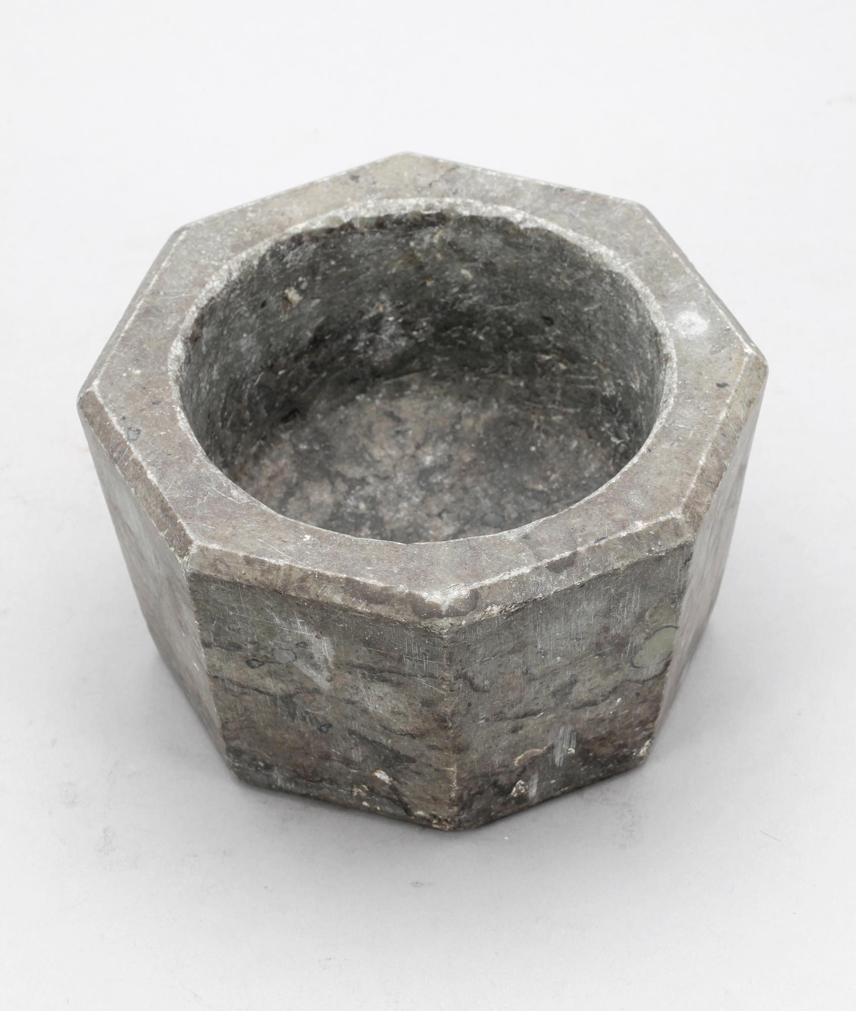 MORTEL, kalksten, 1700/1800-tal.