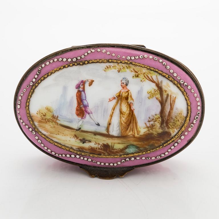 Dosor, 3 st, porslin, främst Tyskland, 1800-talets slut.