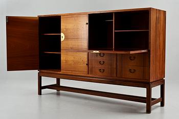 SIDEBOARD, 1900-talets mitt.