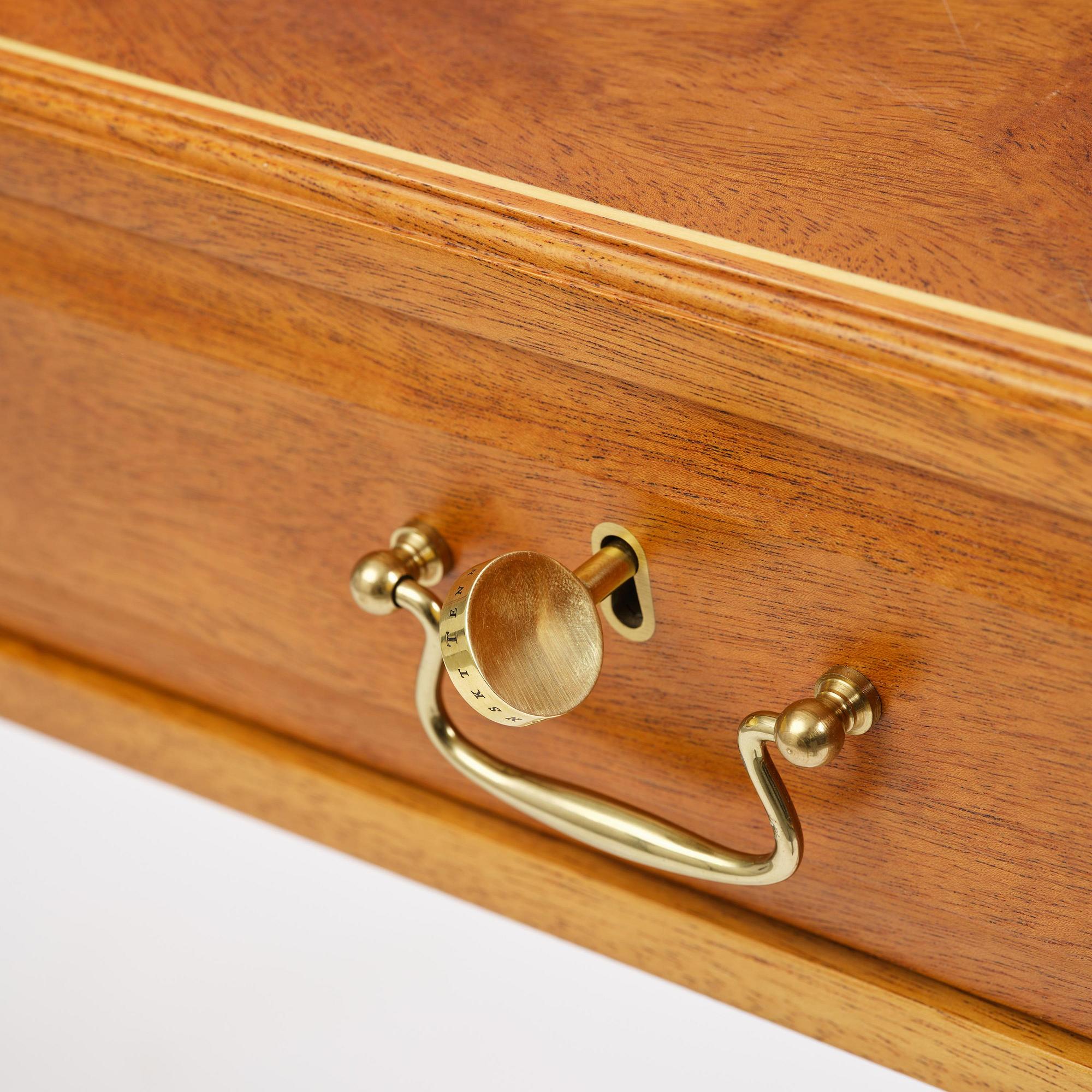 Josef Frank, sideboard, modell 821, Firma Svenskt Tenn, efter 1985.