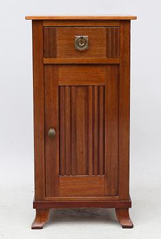 SÄNGBORD, 1900-talets första hälft.