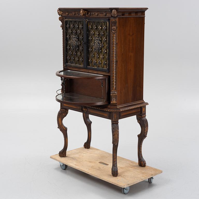 Barskåp, barockstil, 1900-talets första hälft.