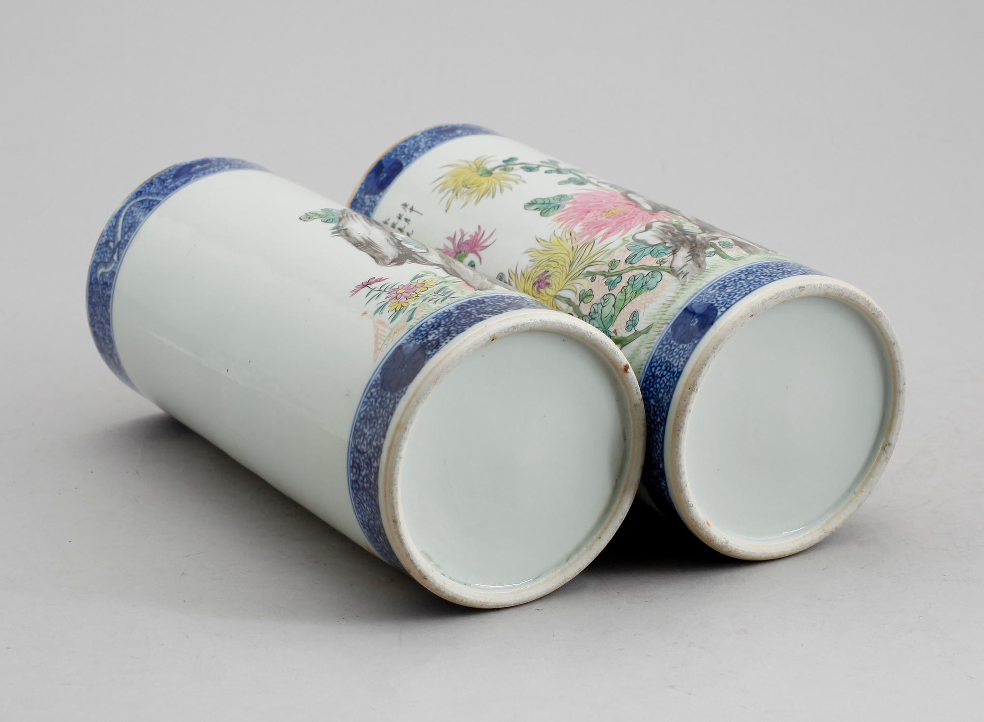 PENSELVASER, 1 par, porslin, Kina, 1900-tal.
