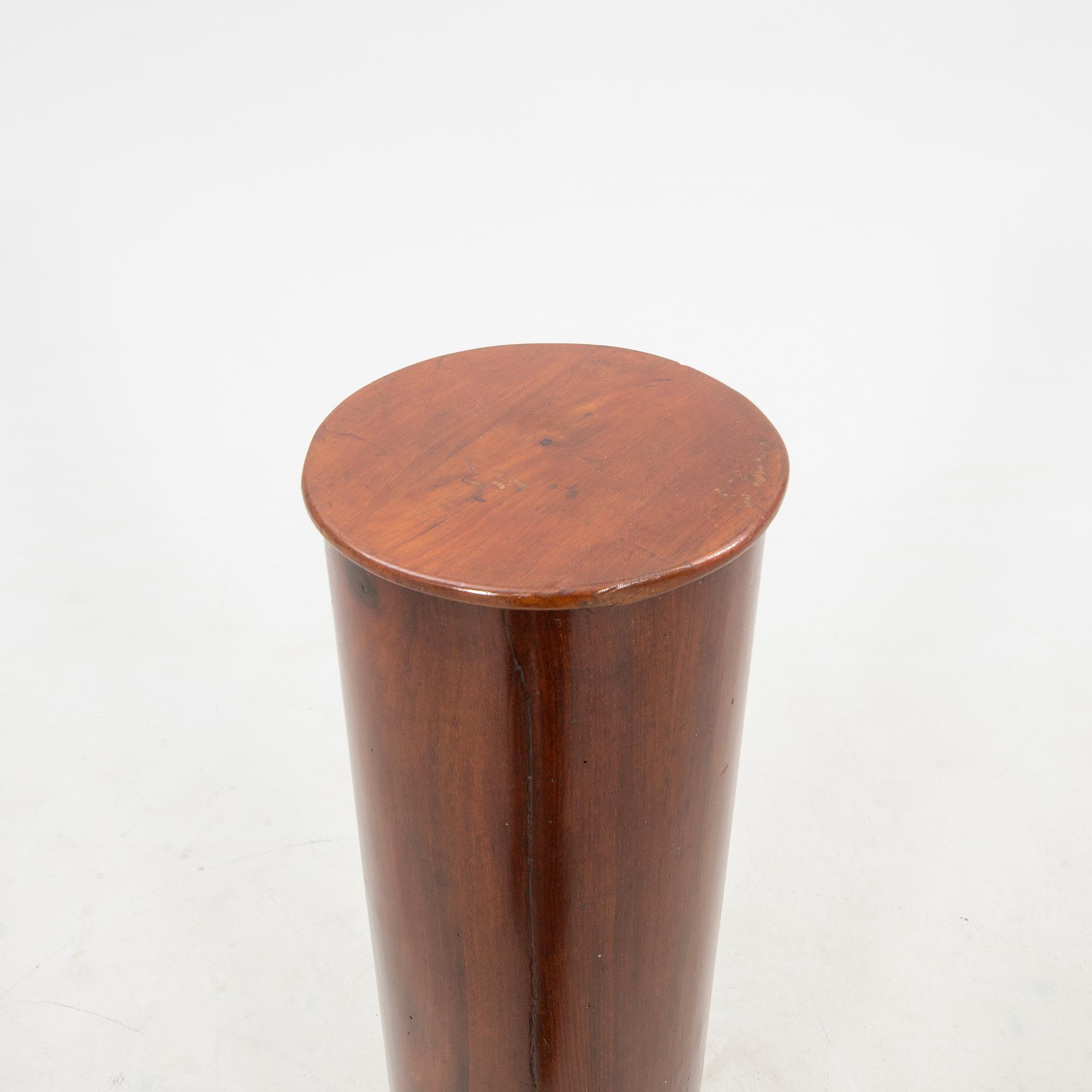 Piedestal 1900-talets första hälft.