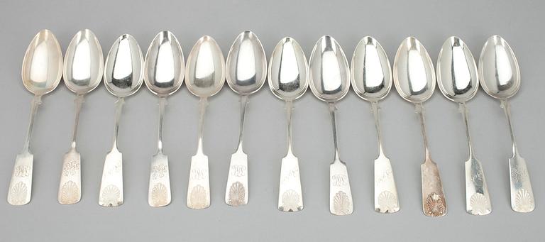 SKEDAR, 12 st, silver, Kultakeskus Tavastehus samt Auran Kultaseppä Åbo 1937-1961. Tot. vikt ca 440,2 g.