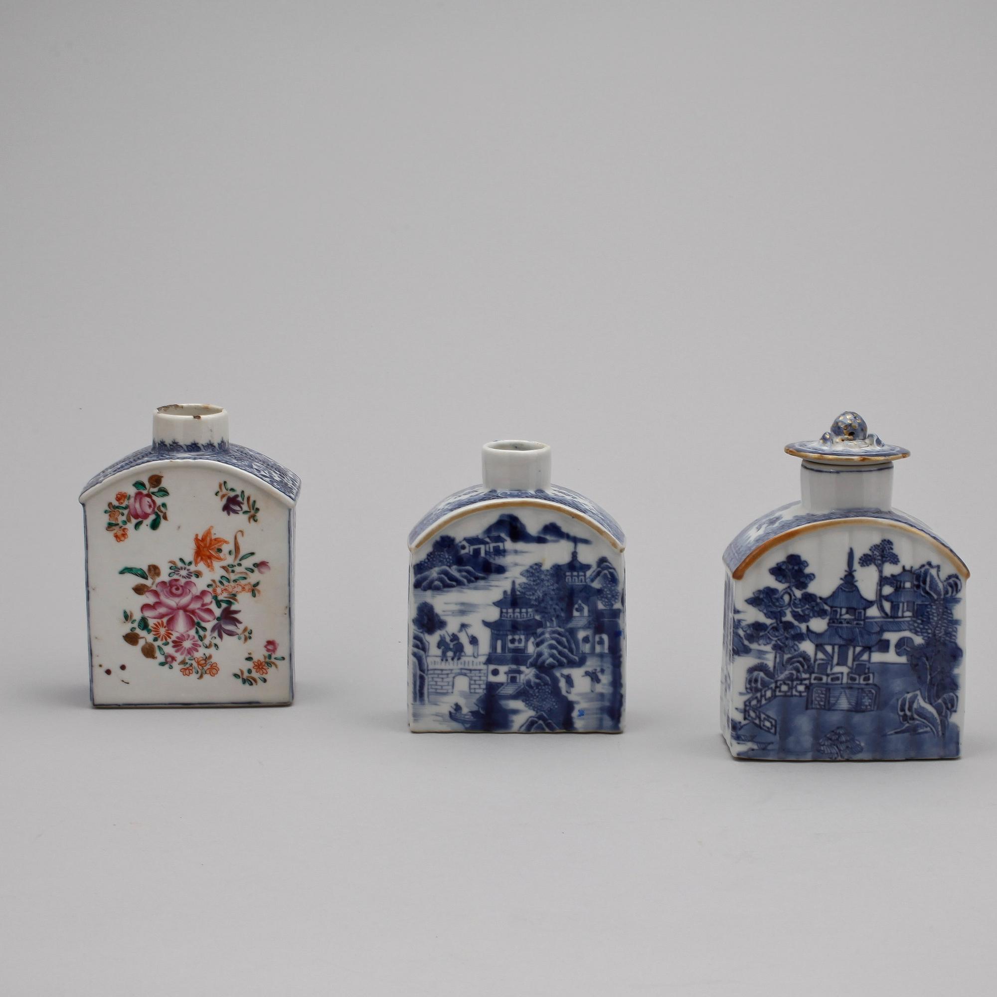 TEDOSOR, 3 st, porslin, Kina, Qianlong (1736-1795).