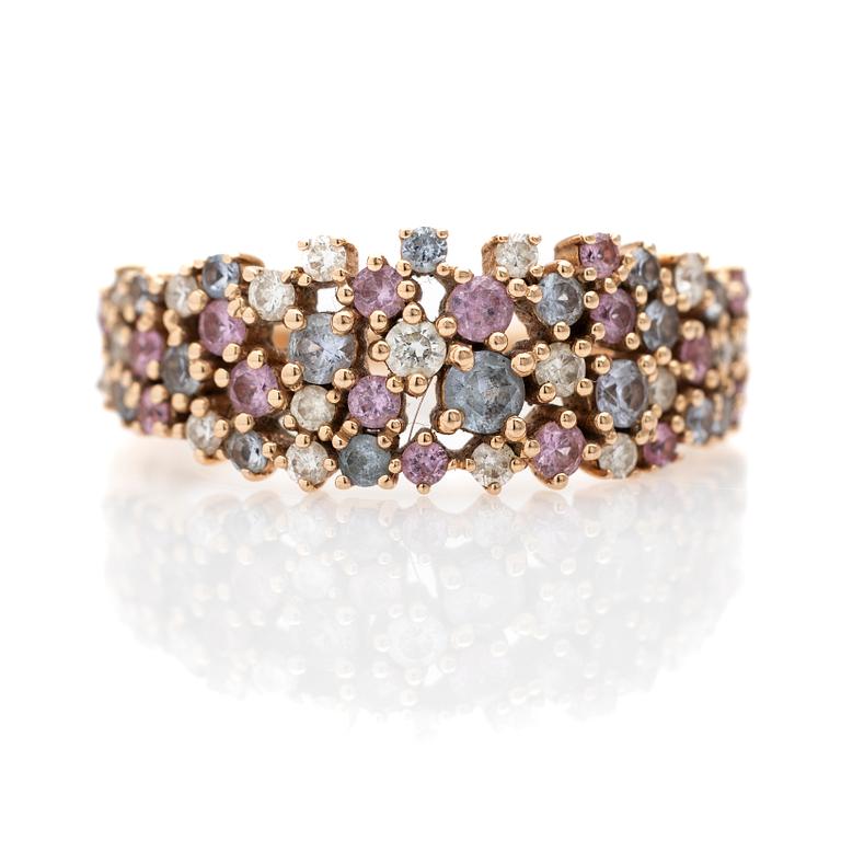 Ring, 18K roséguld med rosa och blå safirer och briljantslipade diamanter.