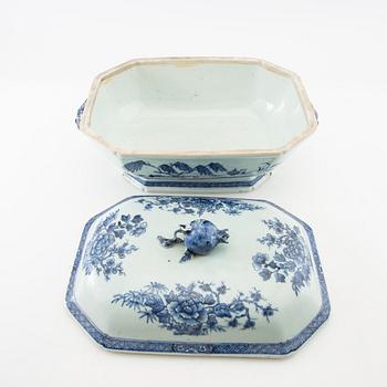 Terrine China Qianlong (1736-95) export porcelain.