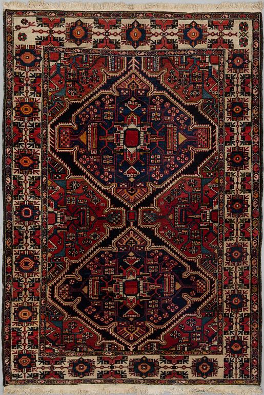 A RUG, semi-antique Bakhtiari, circa 205,5 x 142 cm.