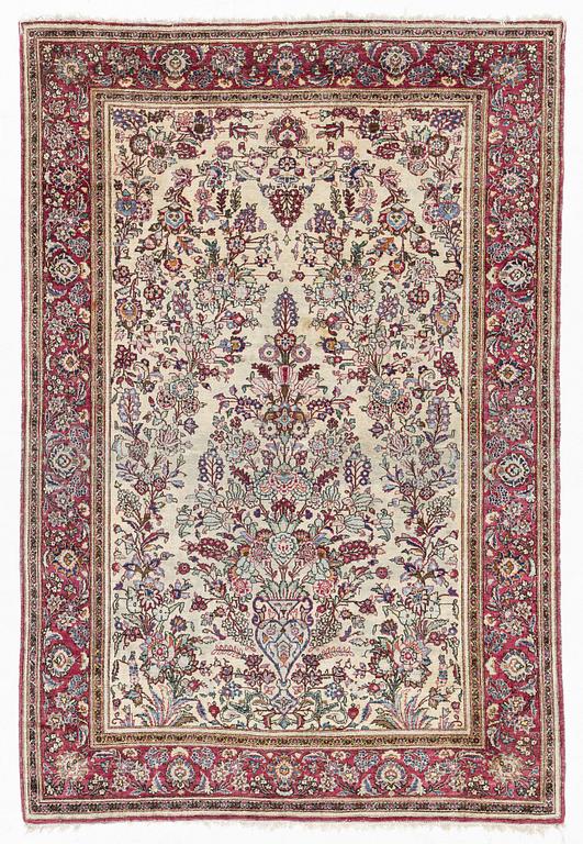 Carpet, a silk keshan, 193 x 132 cm.