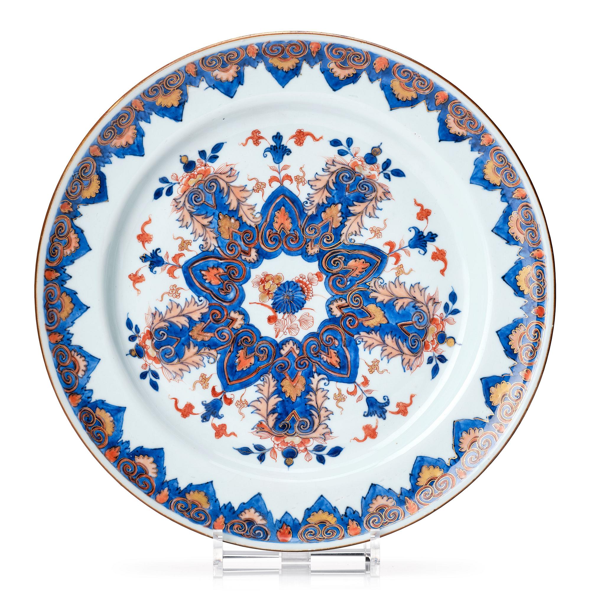 An imari serving dish, Qing dynasty, Kangxi (1662-1722).
