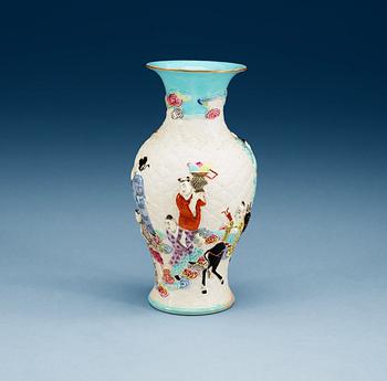 1476. A famille rose vase, Qing dynasty with seal mark.