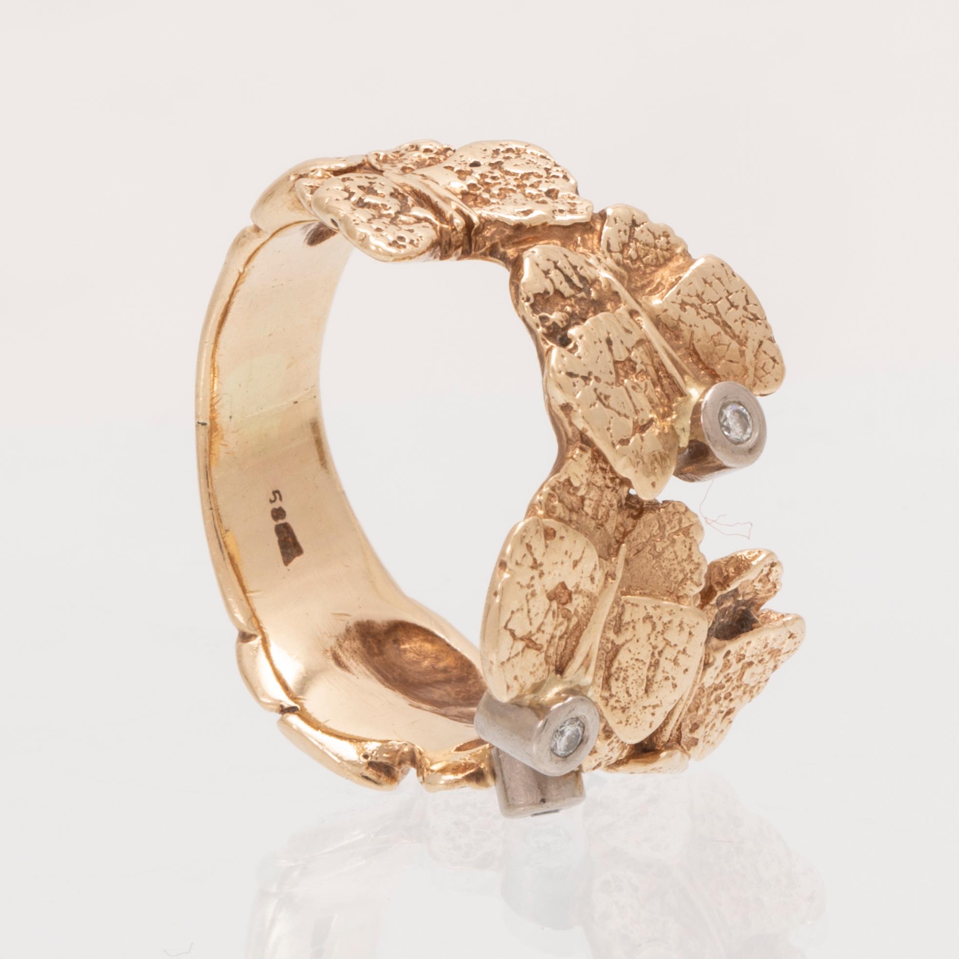 A 14K white and red gold ring with round brilliant cut diamonds.