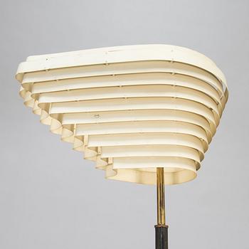 Alvar Aalto, an 'Angel's Wing' floor lamp, 805. Manufactured by Valaistustyö.