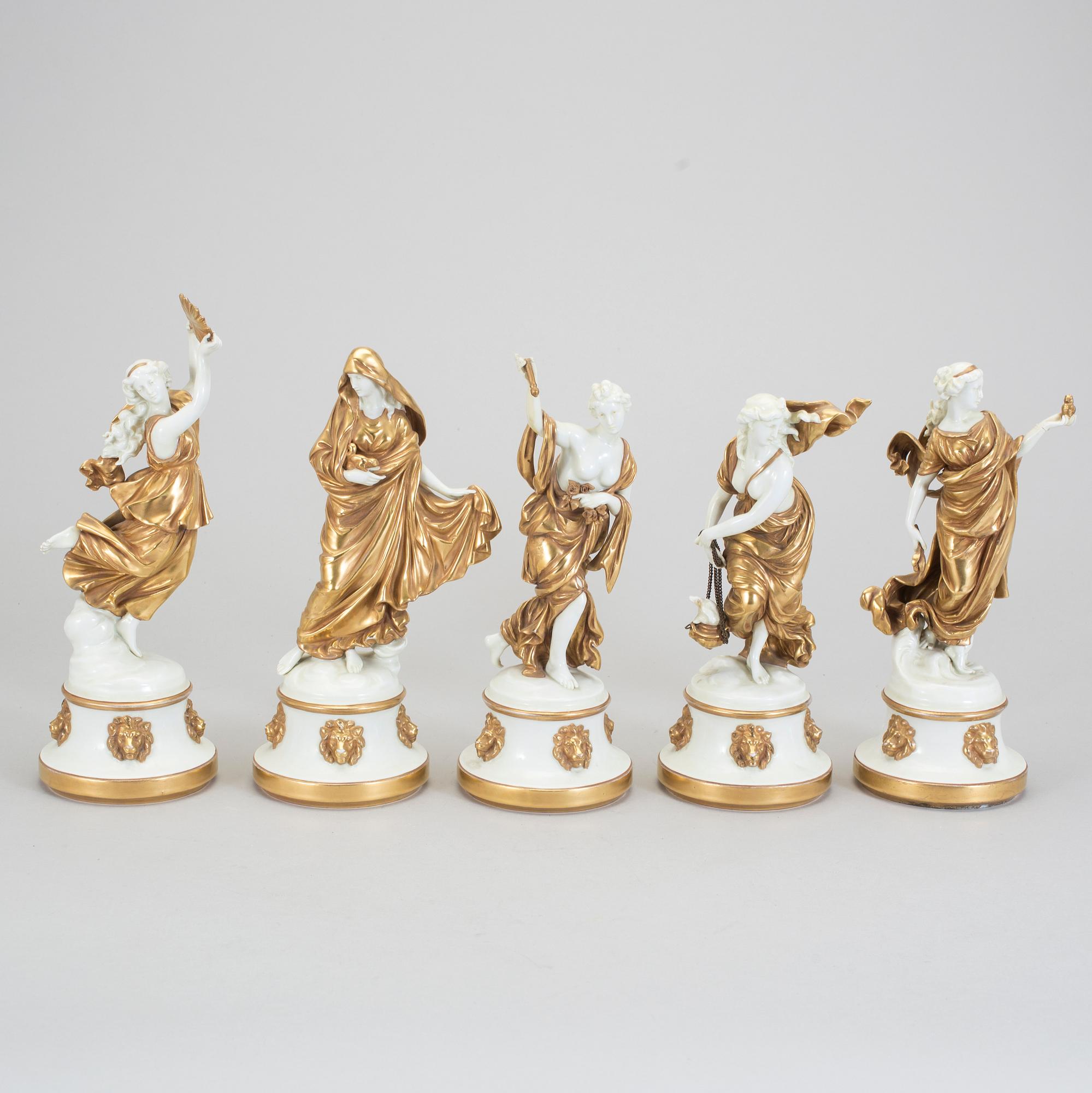 FIGURINER, 5 stycken, porslin, med neapelliknande märke. Sannolikt Italien. 1900-tal.