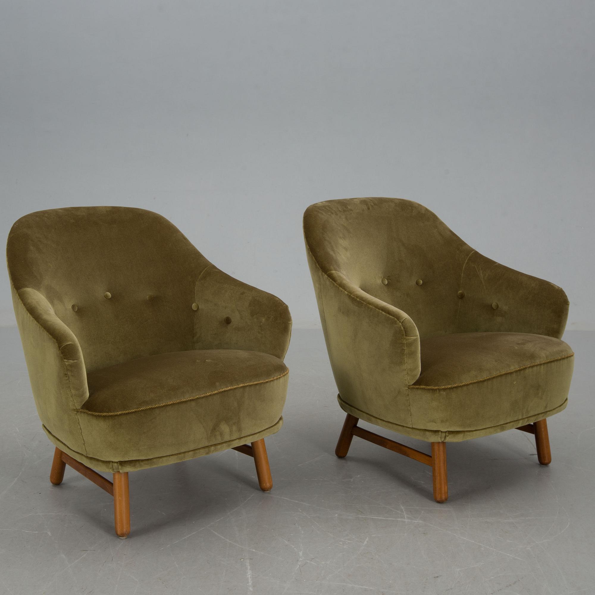 FÅTÖLJER, ett par, 1900-talets mitt, etikettmärkta Maurs möbler, Växjö.