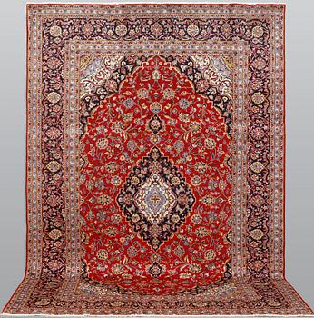 A carpet, Kashan, ca 305 x 205 cm.