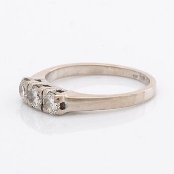 RING 18K whitegold 3 brilliant-cut diamonds 0,58 ct in total inscribed.