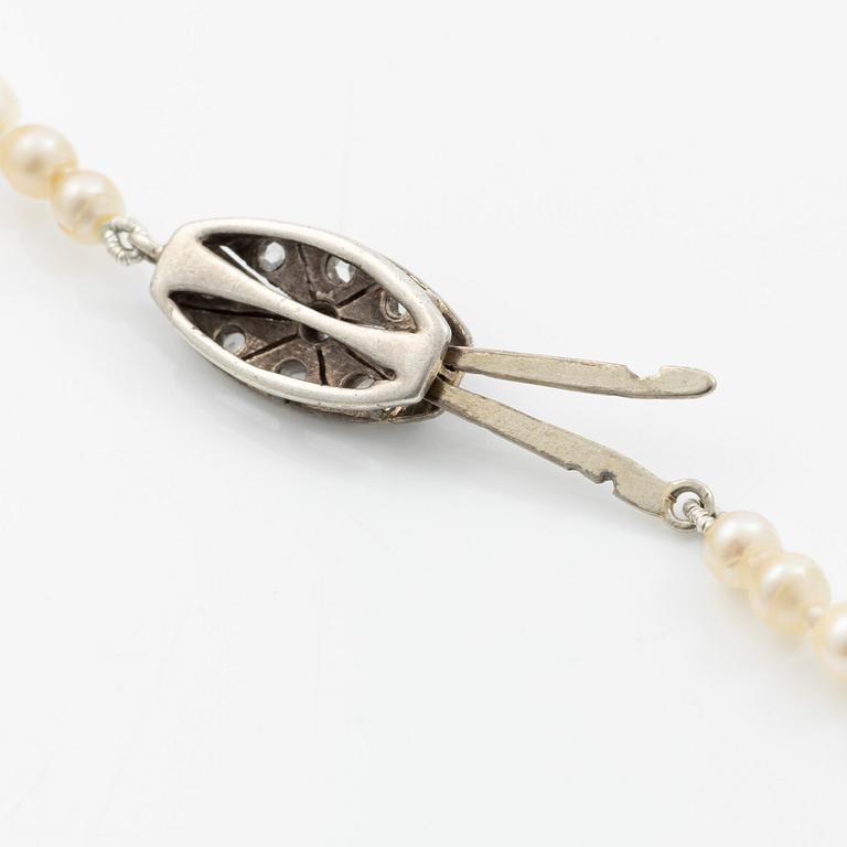 Necklace with pearls. Accompanied by a report from GCS.