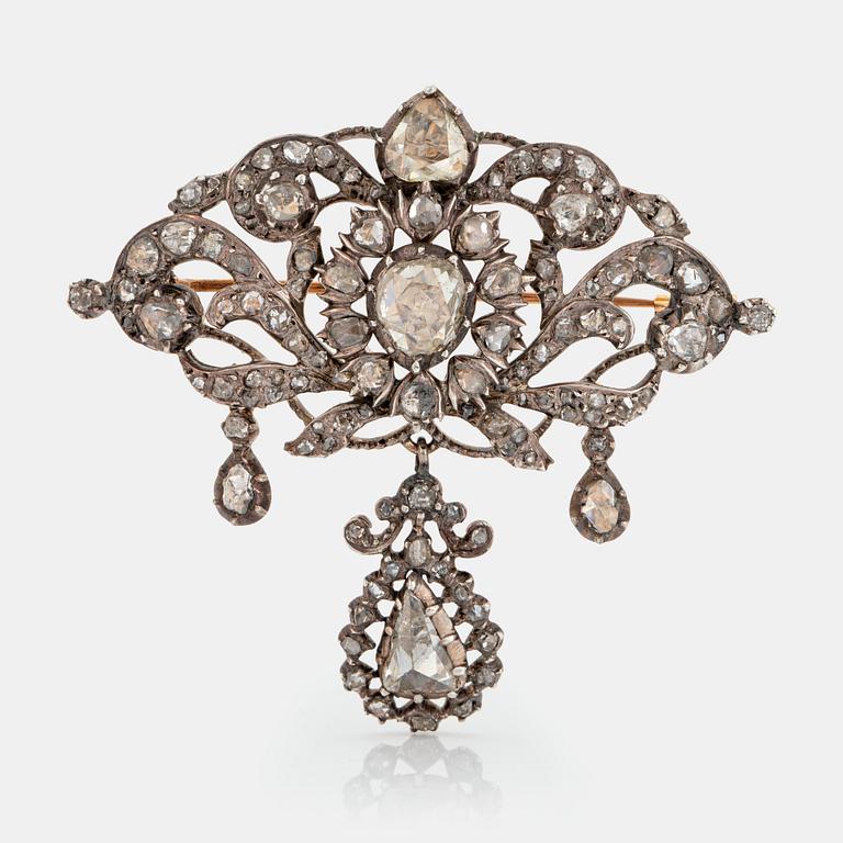 A silver brooch set with round brilliant-cut diamonds.