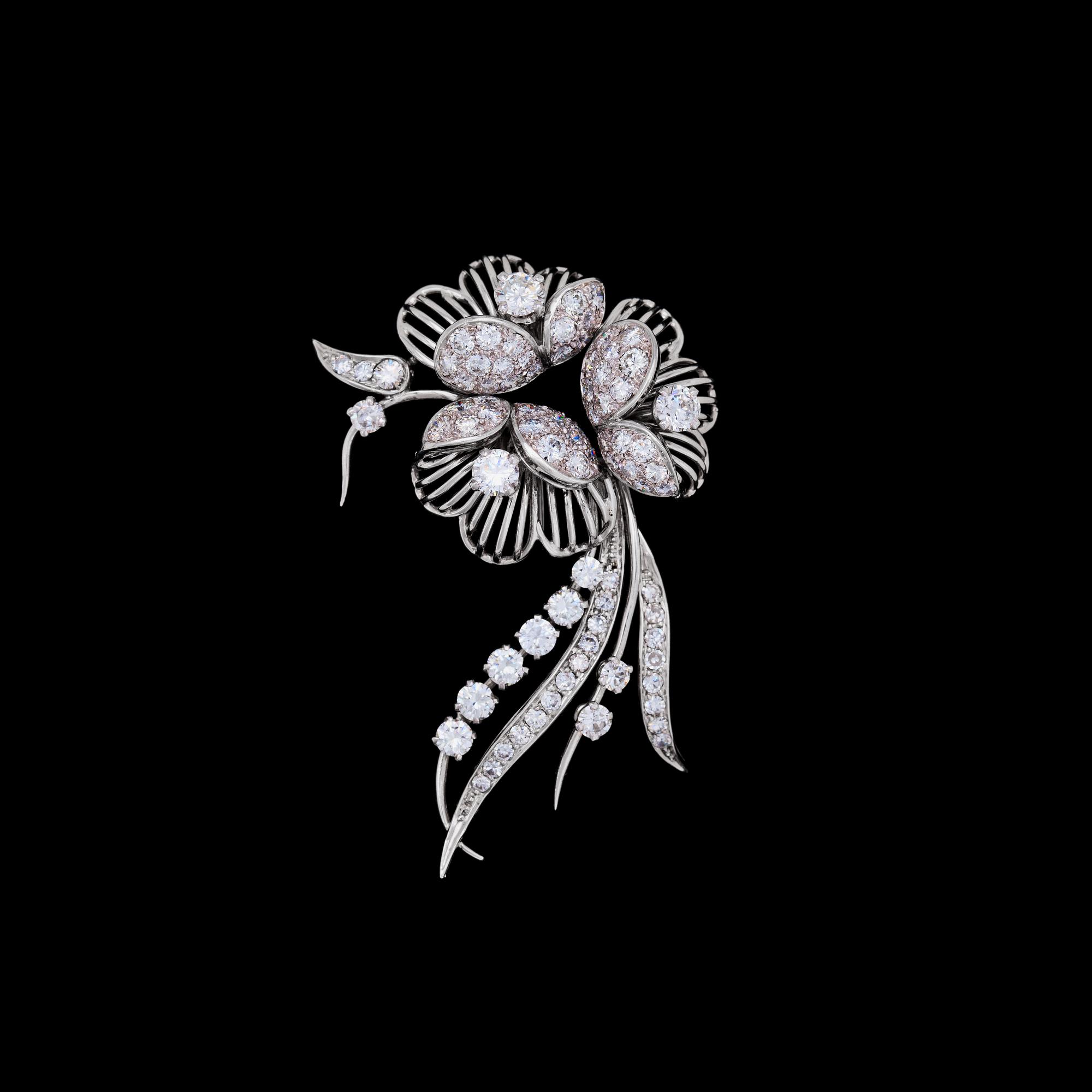 A brilliant cut diamond brooch, tot. app. 6.50 cts, 1960's.