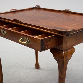 An english 18th century table.