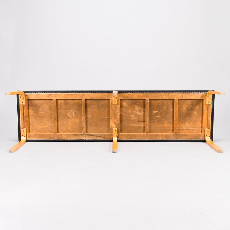 Alvar Aalto, A bench for  O.Y. Huonekalu- ja Rakennustyötehdas A.B. Finland.