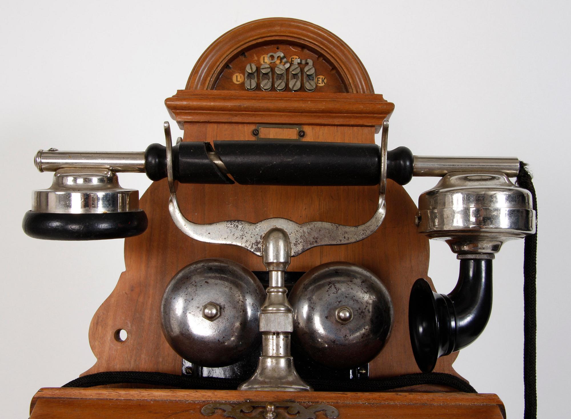 VÄGGTELEFON.