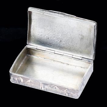 SNUSDOSA, silver, Ryssland, otydliga stämplar, sannolikt 1800-talets första hälft. Vikt ca 100 gram.