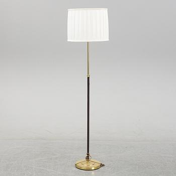 A brass and leather floor lamp from Örsjö Industri, 21st century.