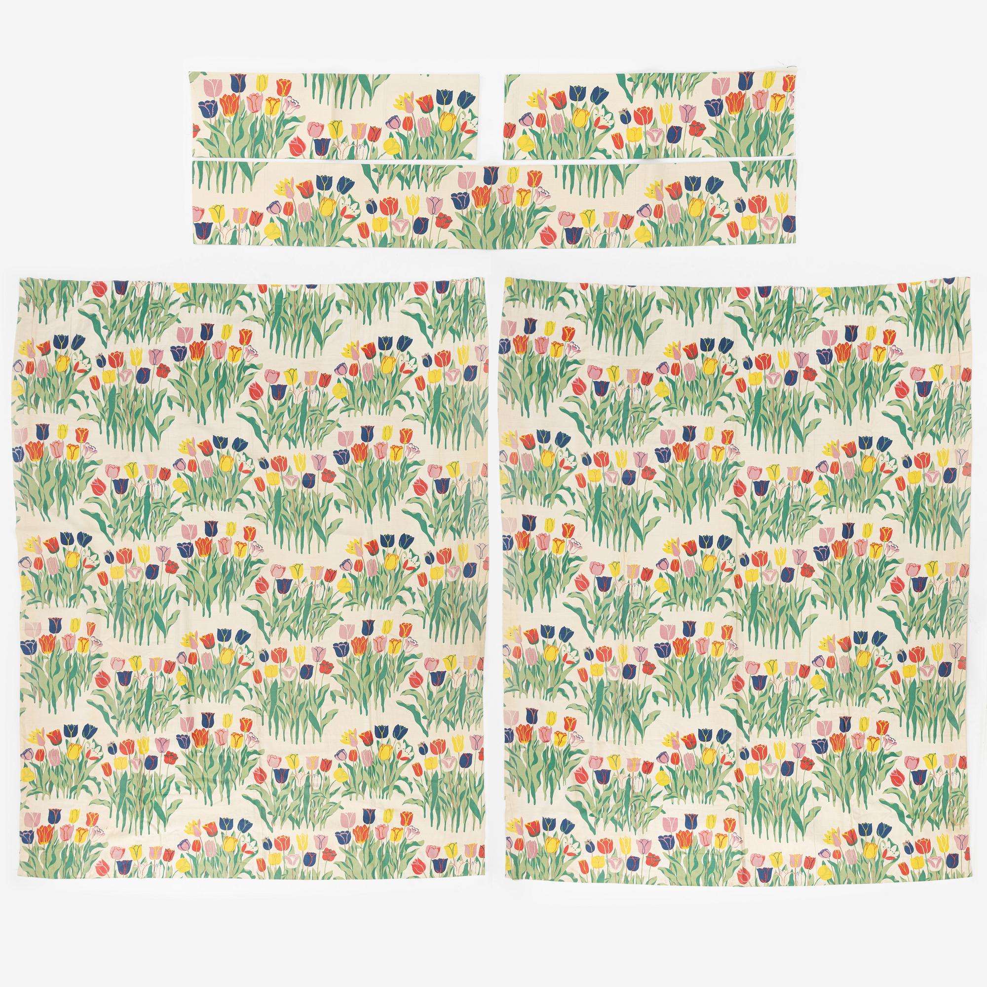 Josef Frank, gardiner, ett par, samt gardinkappor, 3 st, "Tulpan", Svenskt Tenn.