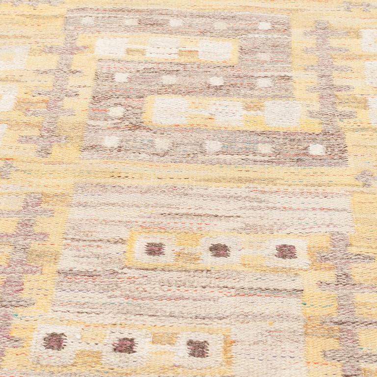 MATTA, rölakan, ca 269 x 178 cm.