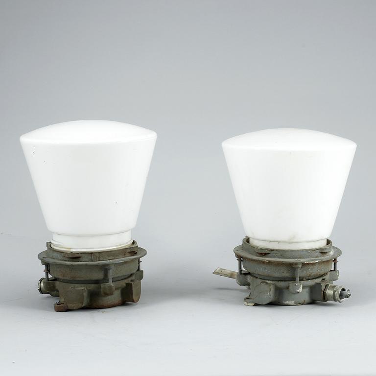 LAMPOR, ett par, industri, 1900-talets första hälft.