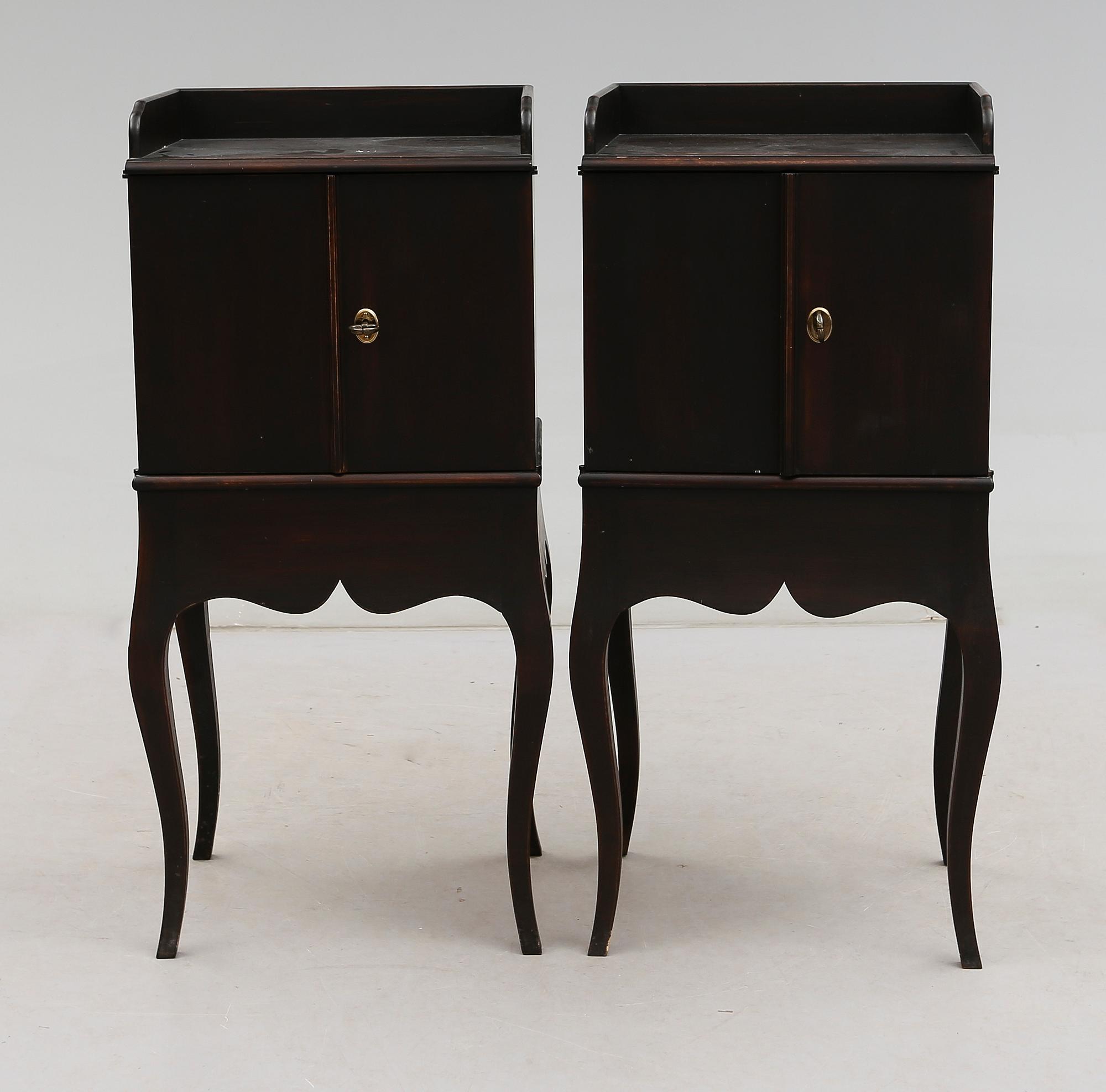 SÄNGBORD, 1 par, rokokostil, för Nationalmuseum, 1900-talets andra hälft.