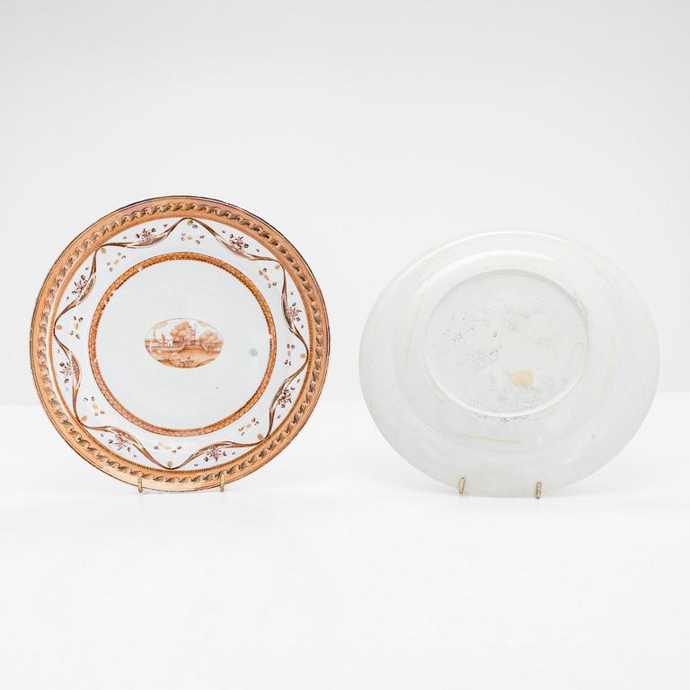 Two similar porcelain plates, China, Qianlong (1736-1795).