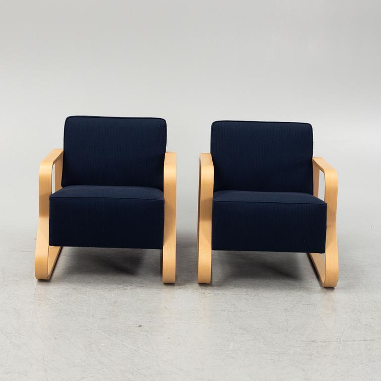 Alvar Aalto, fåtöljer, ett par, modell 44, Artek, Finland.