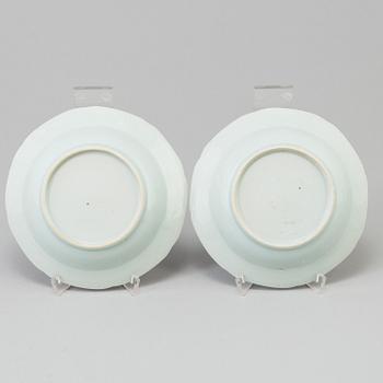 A set of a blue and white dish and three small dishes, Qing dynasty, Qianlong (1736-95).