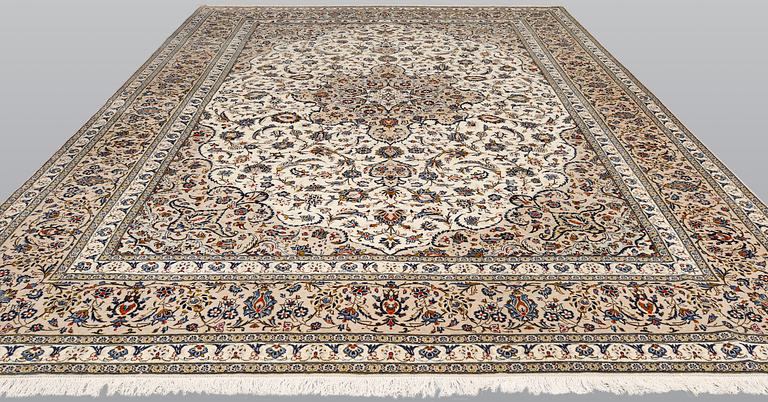 A Keshan carpet, approx. 504 x 348 cm.