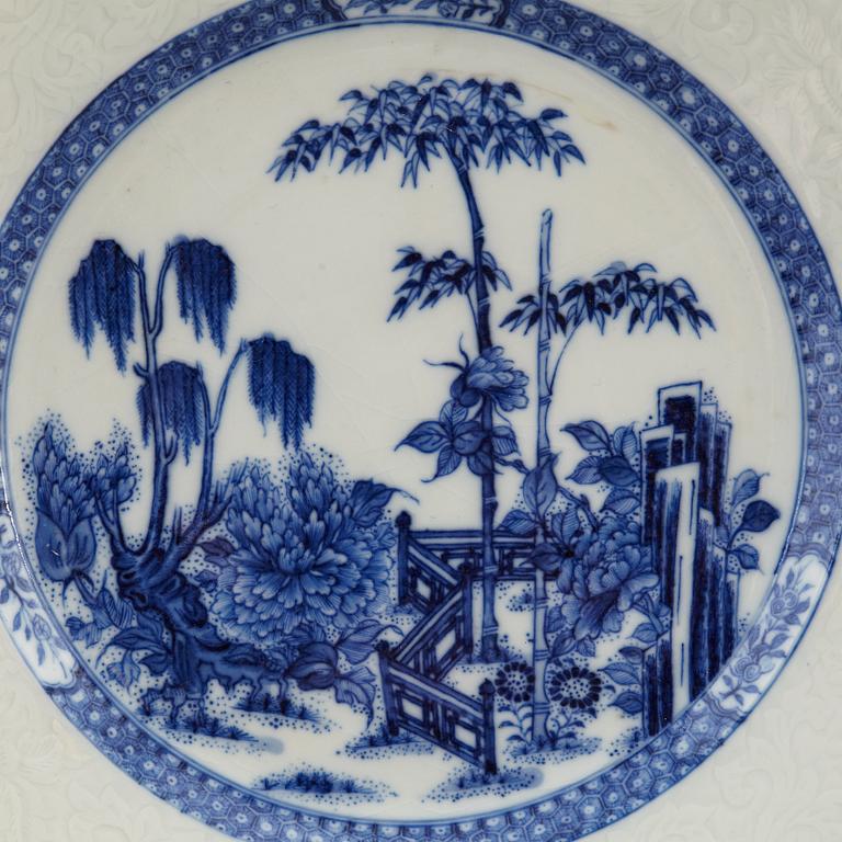 A soft paste porcelain plate, Qing dynasty, early 18th century.