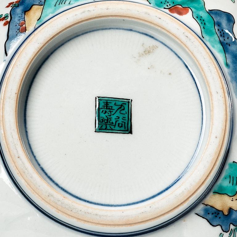 A pair of Japanese Kutani bowls, early 20th Century.