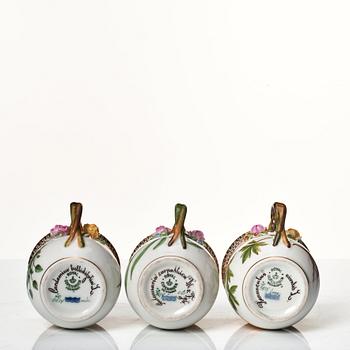 Cremekoppar med lock och fat, 12 stycken, porslin. Royal Copenhagen, Danmark, 1900-tal.