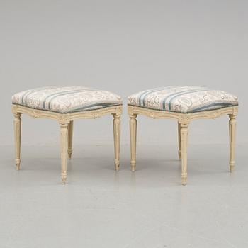 TABURETTER, ett par, gustaviansk stil, 1900-talets första hälft.
