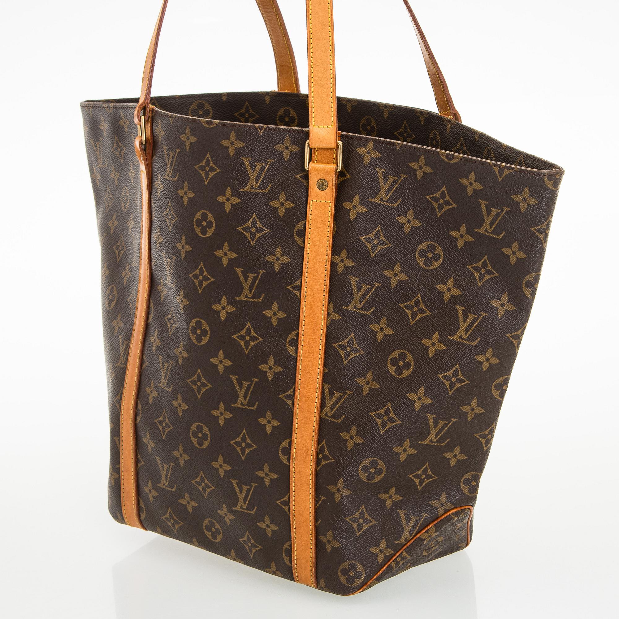 Louis Vuitton, a Monogram Canvas 'Sac Shopping' bag.