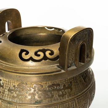 A large tripod copper alloy censer, 17th/18th Century.