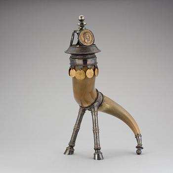 DRYCKESHORN, nysilver, horn, fornnordisk stil, 1800-talets slut.