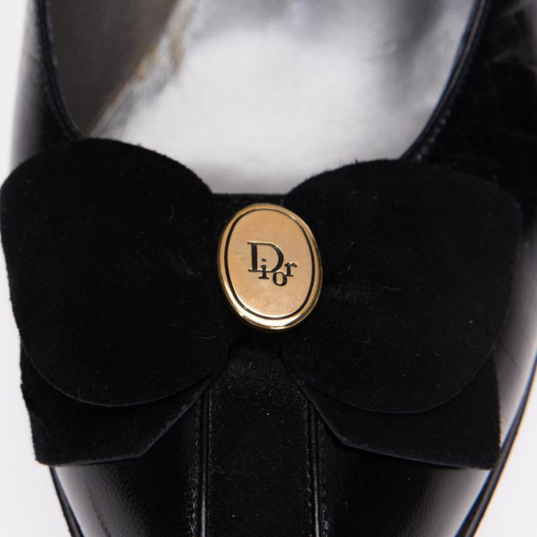 KENGÄT ja VYÖ, Christian Dior.