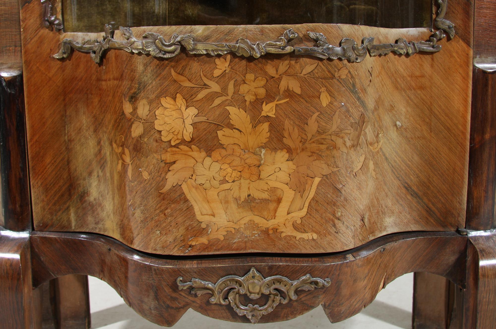 VITRINSKÅP, Louis XV-stil, 1900-tal.