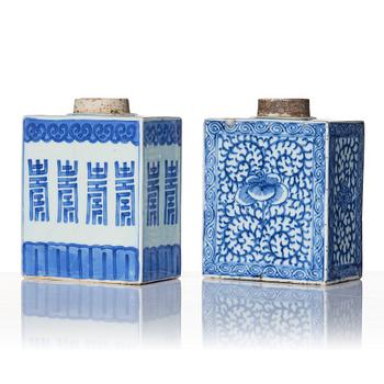 Two Chinese blue and white porcelain tea caddies, Qing dynasty, 19th century.
