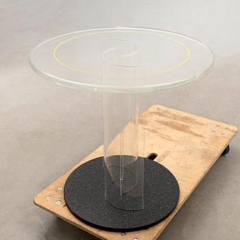 Table circa 2000.